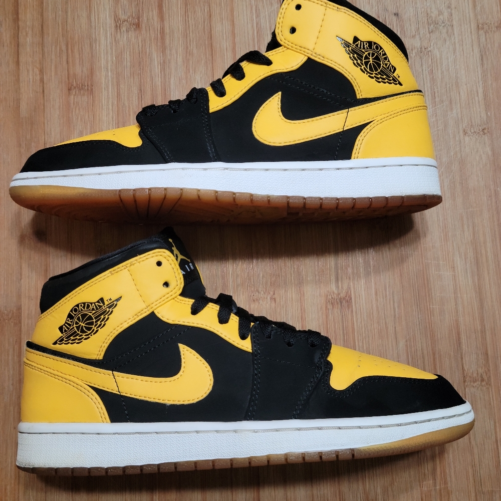 Air Jordan 1 Retro Mid 'New Love' 2017